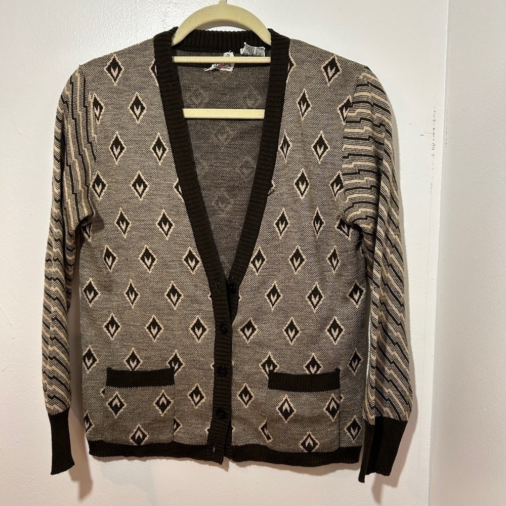 Vintages grandpa core sweater size M by Mr Leonard.